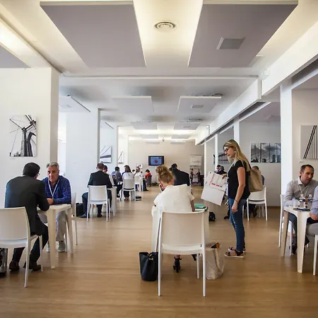 Hotel C Spacieuses Nimes