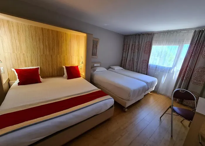 C Spacieuses Szálloda 4*